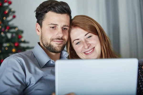 Couple use or watch something on tablet pc — Stock Photo, Image