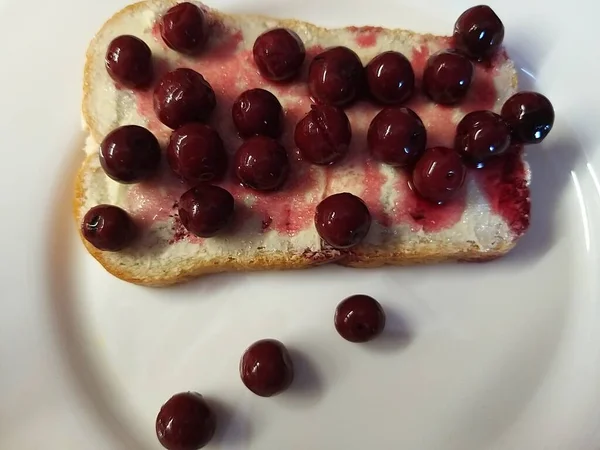 Sandwich Beurre Confiture Cerises — Photo