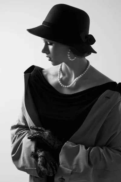 Υψηλής Μόδας Πορτρέτο Της Κομψής Γυναίκας Ρετρό Εμφάνιση Ασπρόμαυρη Εικόνα Εικόνα Αρχείου