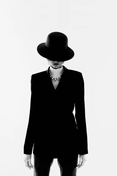 Retro Görünümlü Zarif Bir Kadının Yüksek Moda Portresi Siyah Beyaz — Stok fotoğraf