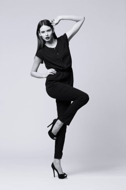 yüksek moda portre genç zarif kadın. Stüdyo vurdu 