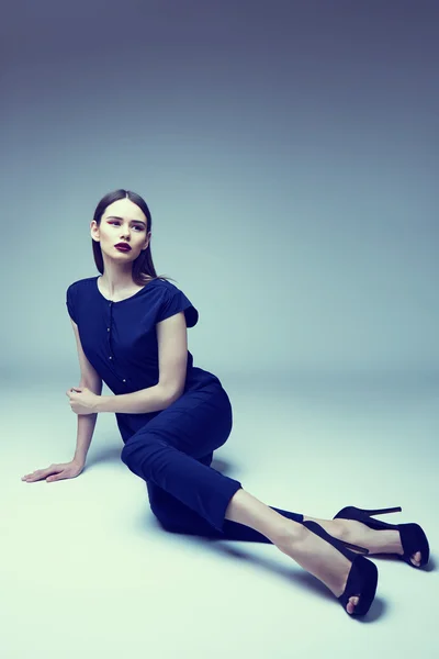 High fashion portrait of young elegant woman. Studio shot — Stock Photo, Image