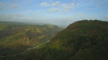 Doğanın manzarası Gunung Kidul Dağı ve Oyo Nehri Vadisi insansız hava aracı görüntüleri