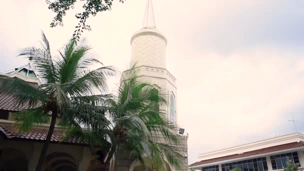 Σύγχρονο Σχέδιο Τζαμιού Μιναρέ Πύργο Panning Πυροβόλησε Στην Πόλη Yogyakarta — Αρχείο Βίντεο