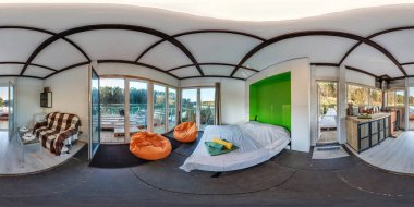 Tam küresel hdri panorama 360 derece açılı yatak odasının manzarası ormandaki su üzerine iniş sahnesi doruk noktasıyla eş dikdörtgen projeksiyon, hazır VR AR içeriği.
