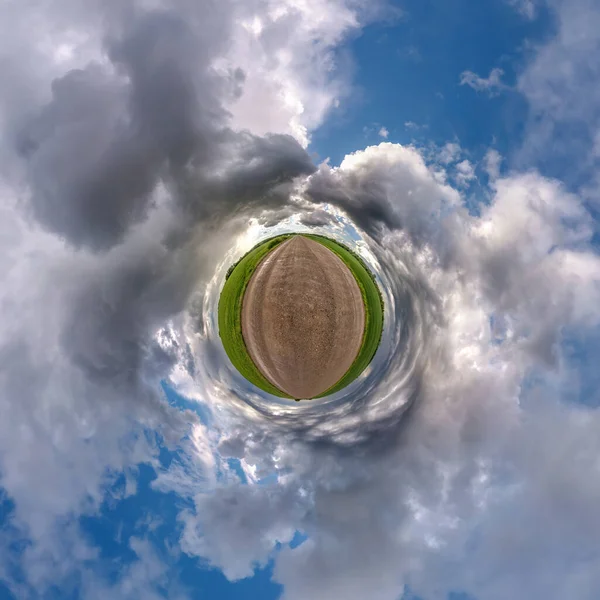 Pequeño Planeta Cielo Azul Con Sol Hermosas Nubes Transformación Del —  Fotos de Stock