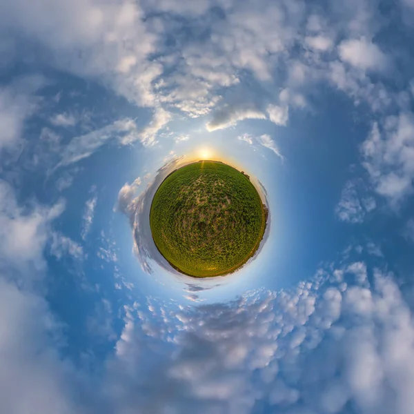 Diminuto Planeta Cielo Azul Noche Con Hermosas Nubes Transformación Del —  Fotos de Stock