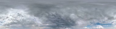 Hdri fırtınasından önce bulutsuz, karanlık gökyüzü 360 derecelik açı açısıyla güzel bulutlar ve 3 boyutlu grafiklerde gökyüzü kubbesi ya da dron görüntüsünü düzenle