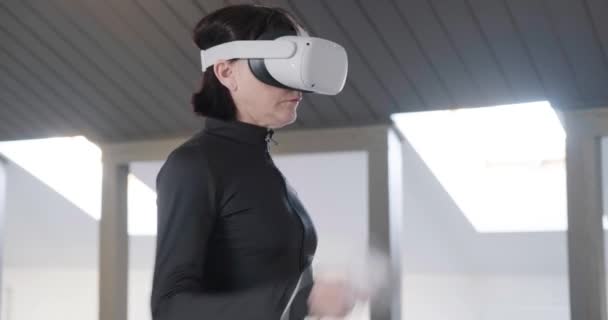 Donna Wireless 360 Visualizzare Auricolare Realtà Virtuale Gadget Dispositivi Guardare — Video Stock