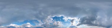Açık mavi gökyüzü ve beyaz güzel bulutlar. 3D grafiklerde ya da oyun geliştirmede gökyüzü kubbesi olarak kullanılmak ya da insansız hava aracı görüntüsünü düzenlemek için 360 derecelik kusursuz hdri panorama görünümü ile doruk noktası