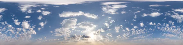 Cielo Azul Claro Con Hermosas Nubes Blancas Panorama Hdri Inconsútil —  Fotos de Stock