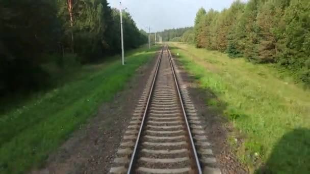 Vista Desde Ventana Del Último Vagón Tren Movimiento Día Soleado — Vídeo de stock