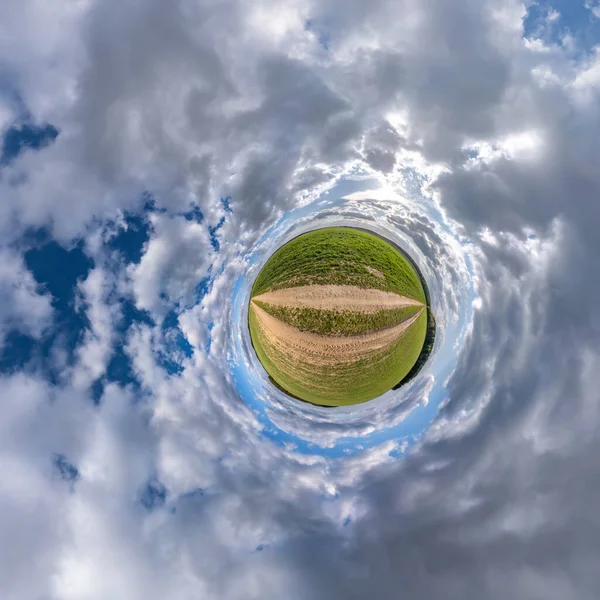 Zelená Planeta Modré Obloze Krásnými Mraky Transformace Sférického Panoramatu 360 — Stock fotografie