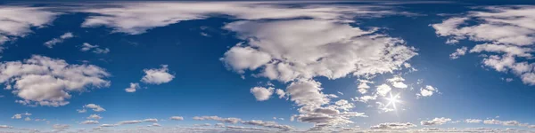 Céu Azul Com Nuvens Brancas Bonitas Panorama Hdri Sem Costura — Fotografia de Stock