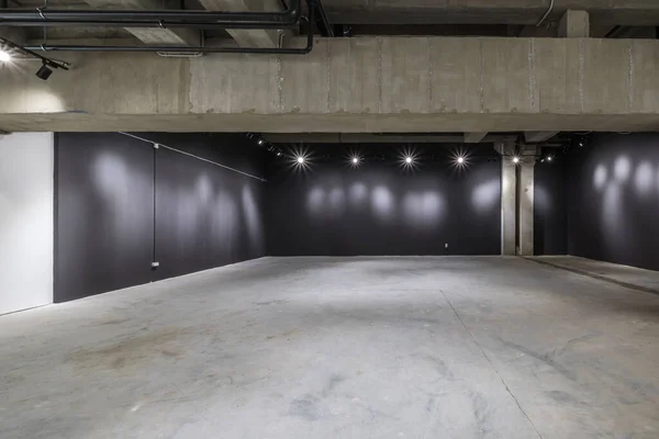 Interior Vacío Gran Sala Hormigón Como Almacén Hangar Con Proyectores — Foto de Stock