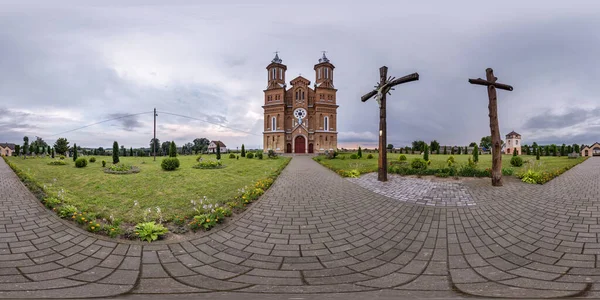 等长方形投影的新哥特式天主教教堂近360度全球无缝全景 Vr含量 — 图库照片