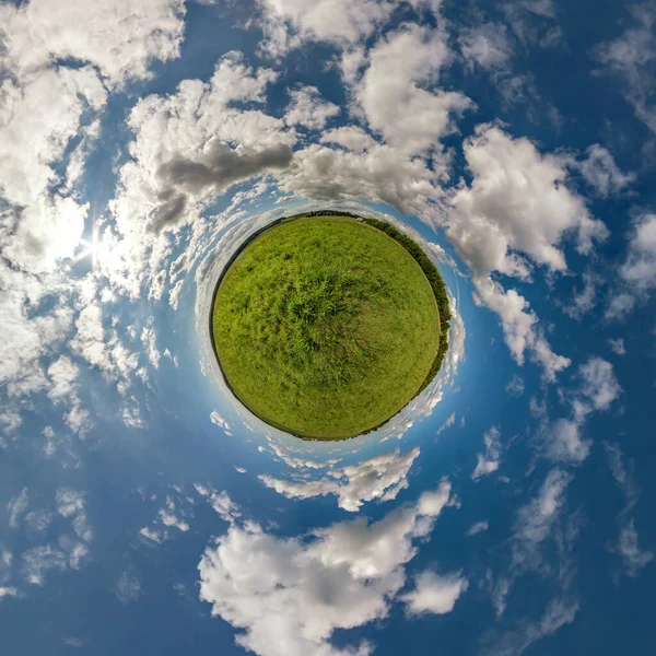 Zelená Planeta Modré Obloze Krásnými Mraky Transformace Sférického Panoramatu 360 — Stock fotografie