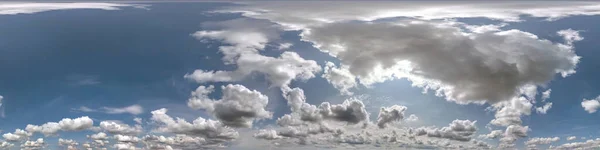 Błękitne Niebo Hdri 360 Panorama Białymi Pięknymi Chmurami Bezproblemowa Panorama — Zdjęcie stockowe