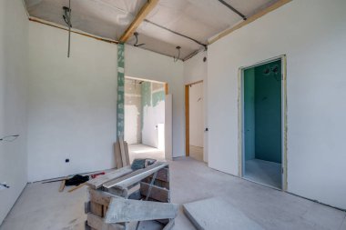 boş beyaz yeşil alçıpan odası onarım ve mobilya olmadan