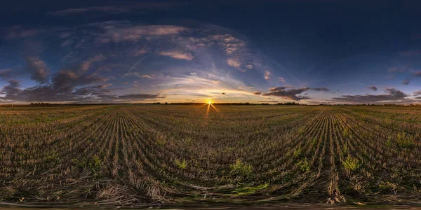 Este Hdri Panoráma 360 Megtekintés Mezők Között Napnyugta Felhők Egyensúlyi — Stock Fotó