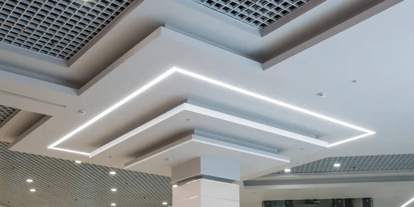 Column Interior Suspended Grid Ceiling Halogen Spots Lamps Drywall Construction — Stock Photo, Image