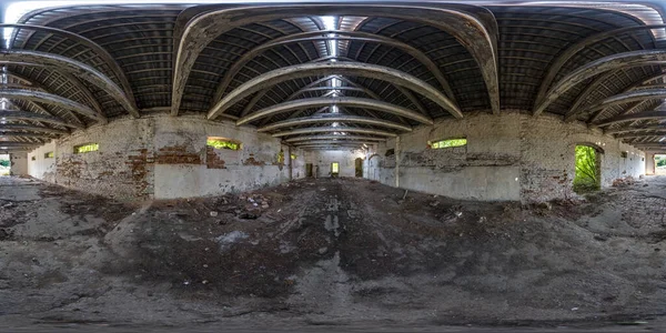 360 Hdr Panorama Wewnątrz Opuszczony Zrujnowany Drewniany Rozkładający Się Hangar — Zdjęcie stockowe