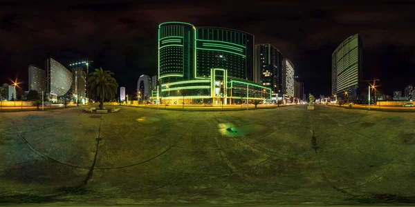 Batumi Georgia 2021年9月 在现代发光的摩天大楼和等长方形投影写字楼之间的360幅全天候无缝球夜全景 以满足Vr Ar的要求 — 图库照片
