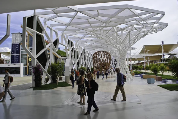 Expo 2015 Village, Milan. Rue Decumano avec pavillons internationaux — Photo