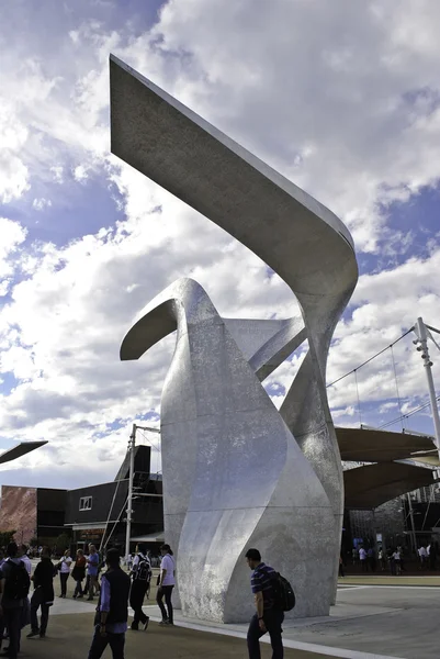 Expo 2015 Village, Milano. Decumano street med internationella paviljonger — Stockfoto