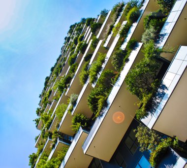 Yeni Porta Nuova bölgesinde, Milan İtalya yeşil mimariye sahip bir bina