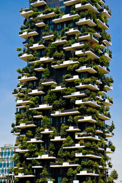 Arsitektur hijau di distrik Porta Nuova, Milan Italia — Stok Foto