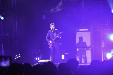 Sahne Alanı'ndaki Matt Bellamy. 