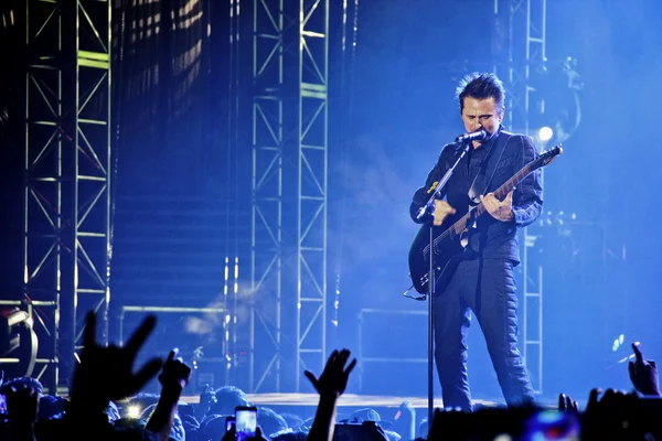 Matt Bellamy di atas panggung. Muse "Drones tour 2015" di Seoul, Korea Selatan . — Stok Foto