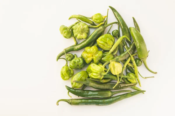 Een verzameling van groene Chilis, — Stockfoto