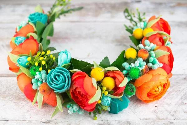 Turquoise hoop from flowers, Hair accessories. Decoration for the head on white wood — Stock Photo, Image