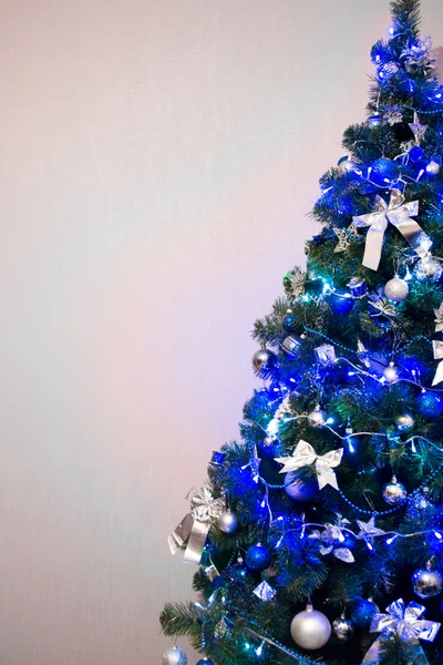 Arbre de Noël fond. Bleu tonique — Photo