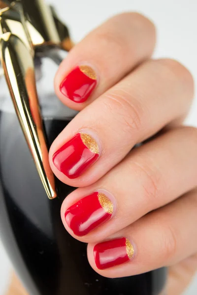 Rode halve maan nagel kunst manicure — Stockfoto