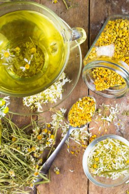 Papatya çay kuru papatya çiçeği ile