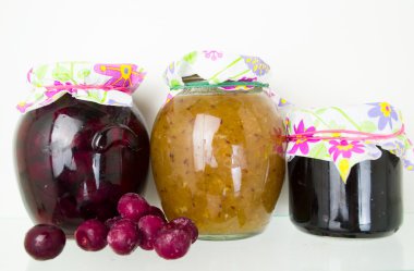 Ev yapımı grup konserve ürünleri korur