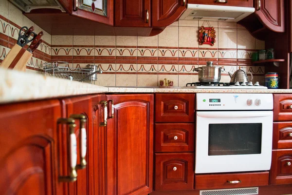 Interior de una cocina de madera — Foto de Stock