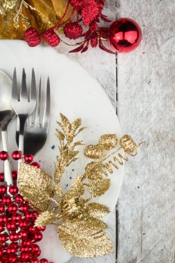 Noel ve yeni yıl tatili masa ayarı. Tatil dekorasyon.