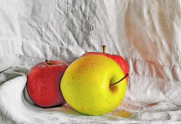 Vida fértil. pimentos, tomates e maçãs — Fotografia de Stock