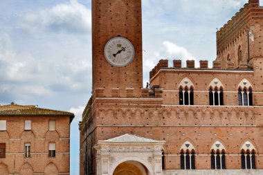 Siena, İsa e saraylardan piazza del Campo