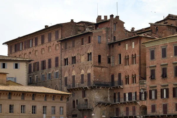 Siena, palácios de strade e na Praça del campo — Fotografia de Stock