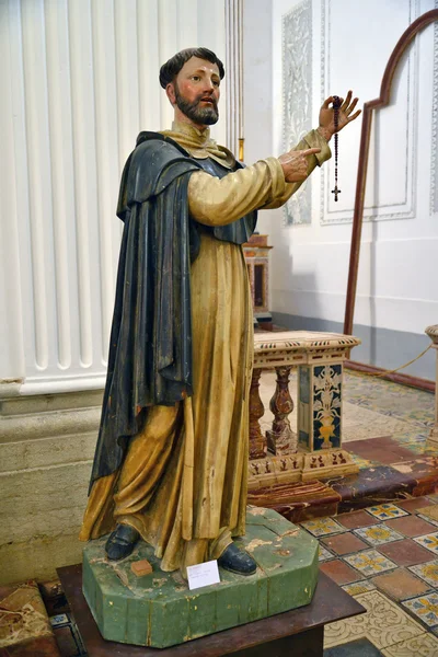 Statue in legno scolpito e dipinto, raffiguranti soggetti religiosi — Stockfoto
