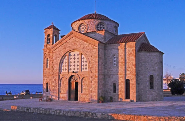 Kyrkan Agios Georgios Vid Cape Drepano Paphos Cypern Kvällen Solljus Stockbild