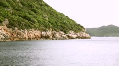 Yat geçemez yüzen