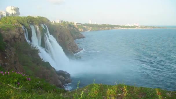 Дуденский водопад в Анталии — стоковое видео