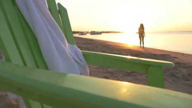 Seksi kız denizden geliyor