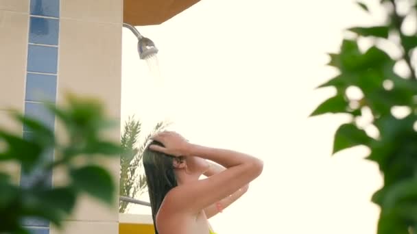 Sexy woman is taking a shower outdoors. HD — Stockvideo